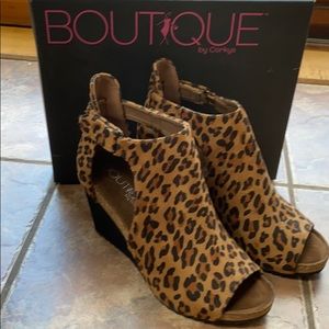 Boutique by Corkys Sunburst Leopard size 9